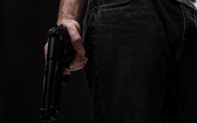 Выстрелили в ногу, жестоко избили, угрожали убийством: В Якутии трое мужчин похитили человека и вывезли в Иркутскую область