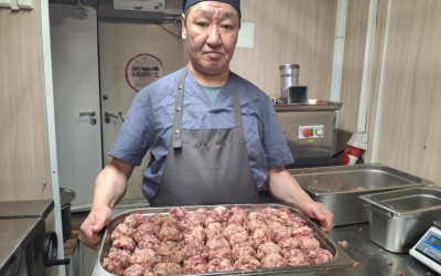 Иван Протопопов: 20 лет преданного труда поваром в компании "Алмазы Анабара"