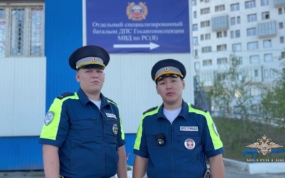 Министр ВД РФ Владимир Колокольцев наградил якутских полицейских, отличившихся при спасении граждан