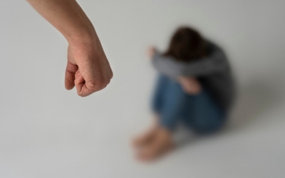 В Якутии 40-летний мужчина изнасиловал двух малолетних девочек