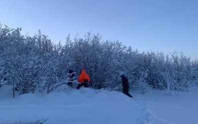 На реке Колыме ищут тело утонувшего рыбака — спасательная операция продолжается