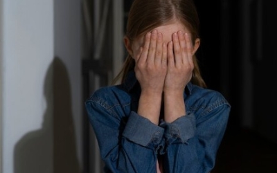 В Якутии 12-летняя школьница сняла видео, как сама курит вейп и дает вдохнуть пары годовалому ребенку