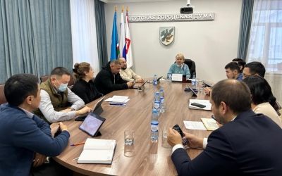 В Якутске со следующего года запретят торговлю цветами в автобусах