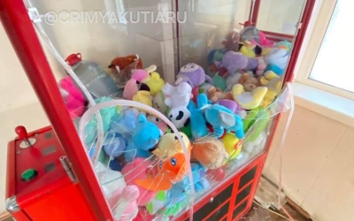 В Якутске вандалы разгромили теплую остановку "Столичный рынок" на улице Дзержинского