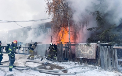В Якутске на пожаре погибли двое человек: Личности устанавливаются