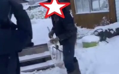 В Якутии 77-летний пенсионер, состоящий на психиатрическом учете, гонялся с вилами за представителем сельской администрации