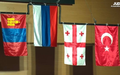 С гимном и флагом: Российские дзюдоисты успешно выступают в Абу-Даби
