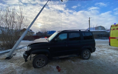 ДТП с летальным исходом: Водитель УАЗа столкнулся со столбом