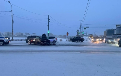 В Якутске мужчина, получив водительское удостоверение, на следующий день попал в ДТП, и его машина загорелась