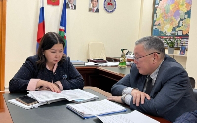 Состоялась рабочая встреча председателя Федерации профсоюзов РС(Я) Николая Дегтярёва с министром образования и науки РС(Я) Нюргуной Соколовой