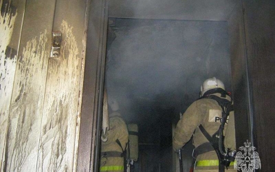 В Алдане на пожаре погибла женщина и пострадал мужчина