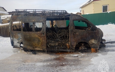 В Якутске двое мужчин пострадали из-за взрыва газового оборудования в микроавтобусе