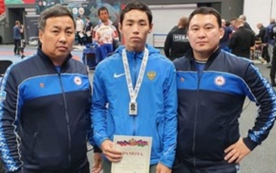 Борец Егор Явловский помог спасти людей из затонувшей машины на Даркылахе