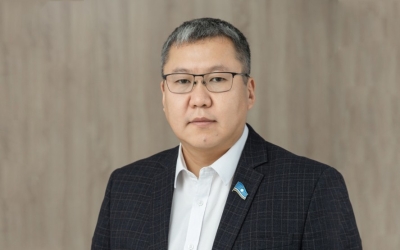 Генеральный директор ПАО "Якутскэнерго" Гаврил Алексеев поздравляет с Днем энергетика