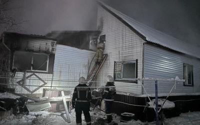 Пожар в двухквартирном доме на ул. Дачная: Двое погибших и поврежденная квартира