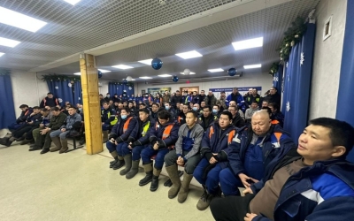 Алексей Окороков провел встречи с трудовыми коллективами приисков Маят и Молодо