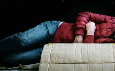 В Якутске в подъезде дома обнаружен труп мужчины с множественными телесными повреждениями