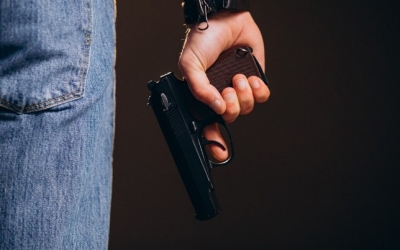 В Якутии конфликт соседей закончился стрельбой: Один получил ранения, второй оказался на скамье подсудимых