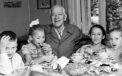 Тест -- «Айболит», «Муха-Цокотуха» или «Тараканище»? Угадайте стихи Чуковского по одной строчке!