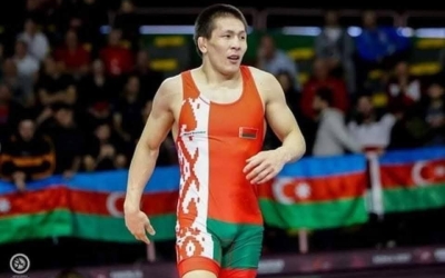 Борец Ньургун Скрябин прощается с большим ковром