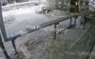 В Якутске девушка выпала со 2 этажа дома на улице Кузьмина: возможно, её скинули