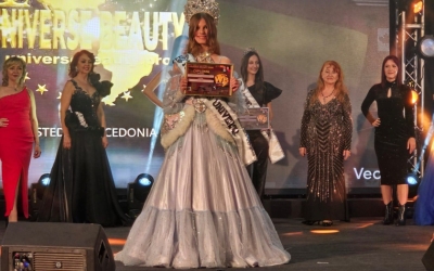 Школьница из Якутска Арина Аулова, представлявшая Россию, стала победительницей конкурса «Юная Мисс Вселенная»