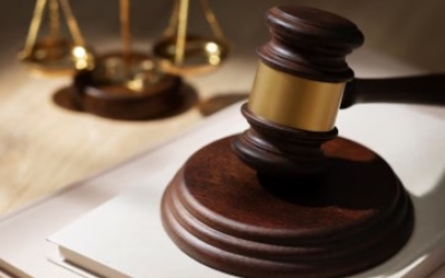 В Якутии мужчина, пытаясь остановить драку в баре, переломал ребра двум людям и оказался на скамье подсудимых