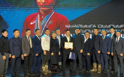 Борца Ньургуна Скрябина проводили из большого спорта