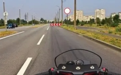 Разбор заданий по ПДД: временный знак объезда, выезд на одностороннюю дорогу и зона для разворота