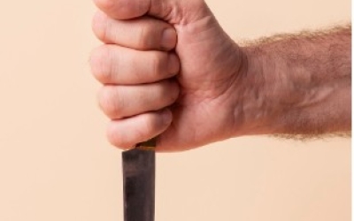 Ножом в живот и шею: Житель Хангаласского района предстал перед судом за убийство младшего брата