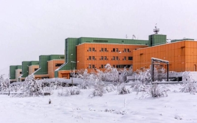 «48 секунд — это вечность!»: Муж роженицы о родах в холле якутского медцентра, во время которых новорожденная получила травму головы