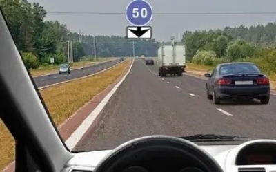 Тест на знание ПДД: ограничения скорости по полосам и правила парковки у тротуара