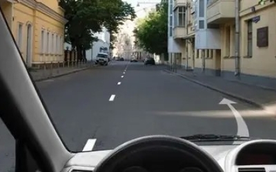 Тест на знание ПДД: стоянка, знак в тоннеле и проезд перекрёстка