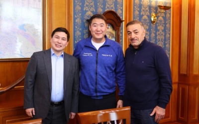 Чемпион мира Владимир Модосян станет наставником якутских борцов Павлова и Капрынова