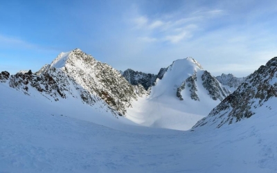 Турист из Швейцарии Беста Мацей Збигнев добрался до Момского района, чтобы покорить гору Победа — на фоне трагедии в Хандыге