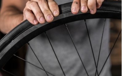 В Якутии мужчина зверски избил знакомого ободом от колеса, подумав, что тот душит его