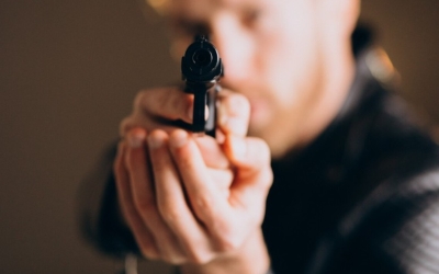 В Якутии суд переквалифицировал стрельбу из травмата с тяжкого вреда здоровью на легкий, так как шрам не обезобразил лицо