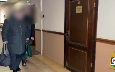 66-летняя москвичка задержана за хищение 15 млн рублей у жителя Мирного