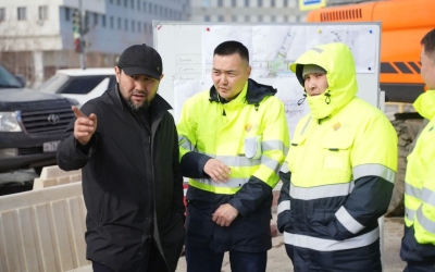 Евгений Григорьев проверил ход капитального ремонта улицы Дежнева в Якутске