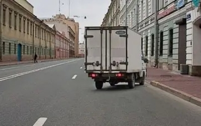 Три вопроса о поворотниках и знаках: разбираем сложные ситуации на дороге