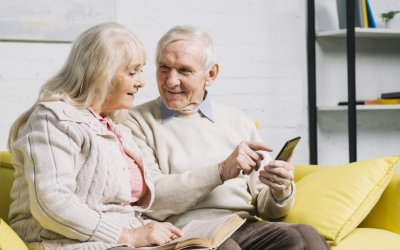 Работающим пенсионерам в России с 1 августа 2027 года пересчитают пенсии без заявлений