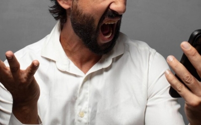 В Якутске мужчина после телефонного конфликта приехал к оппоненту, вломился в его дом и жестоко избил до тяжких травм