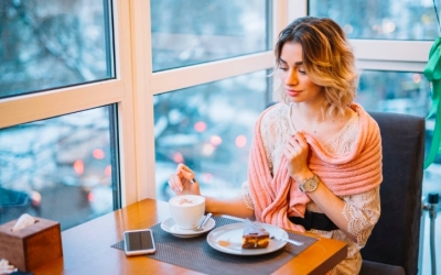 В московских кафе начали включать чаевые в чек без согласия клиентов