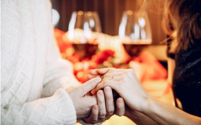 Общественники предложили выплачивать россиянам по 100 тысяч рублей за первое свидание — но при одном условии