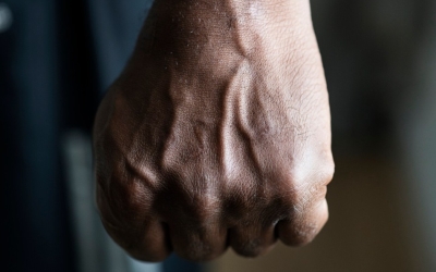 Житель Якутии жестоко избил мужчину за то, что тот трижды ударил пенсионерку: Вынесен приговор