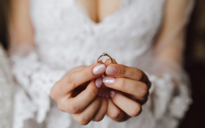 Каждая четвёртая россиянка готова выйти замуж за нелюбимого ради дорогого кольца