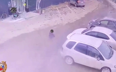 В Якутске водитель "Toyota Corolla Spacio" наехал на двухлетнего ребёнка — малыш в больнице с переломами