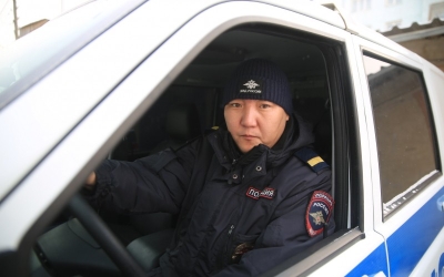 Старший сержант полиции Прокопий Кириллин спас троих детей из задымлённой квартиры и ликвидировал возгорание в Якутске