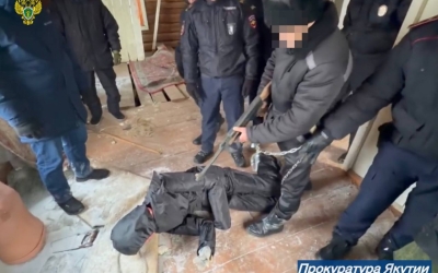 В Якутии судят мужчину, который в 2005 году в 17-летнем возрасте убил четырёх человек в селе Малыкай, в том числе 14-летнюю девочку