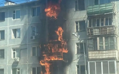 Пожар в Якутске: полицейские эвакуировали 40 человек, включая детей